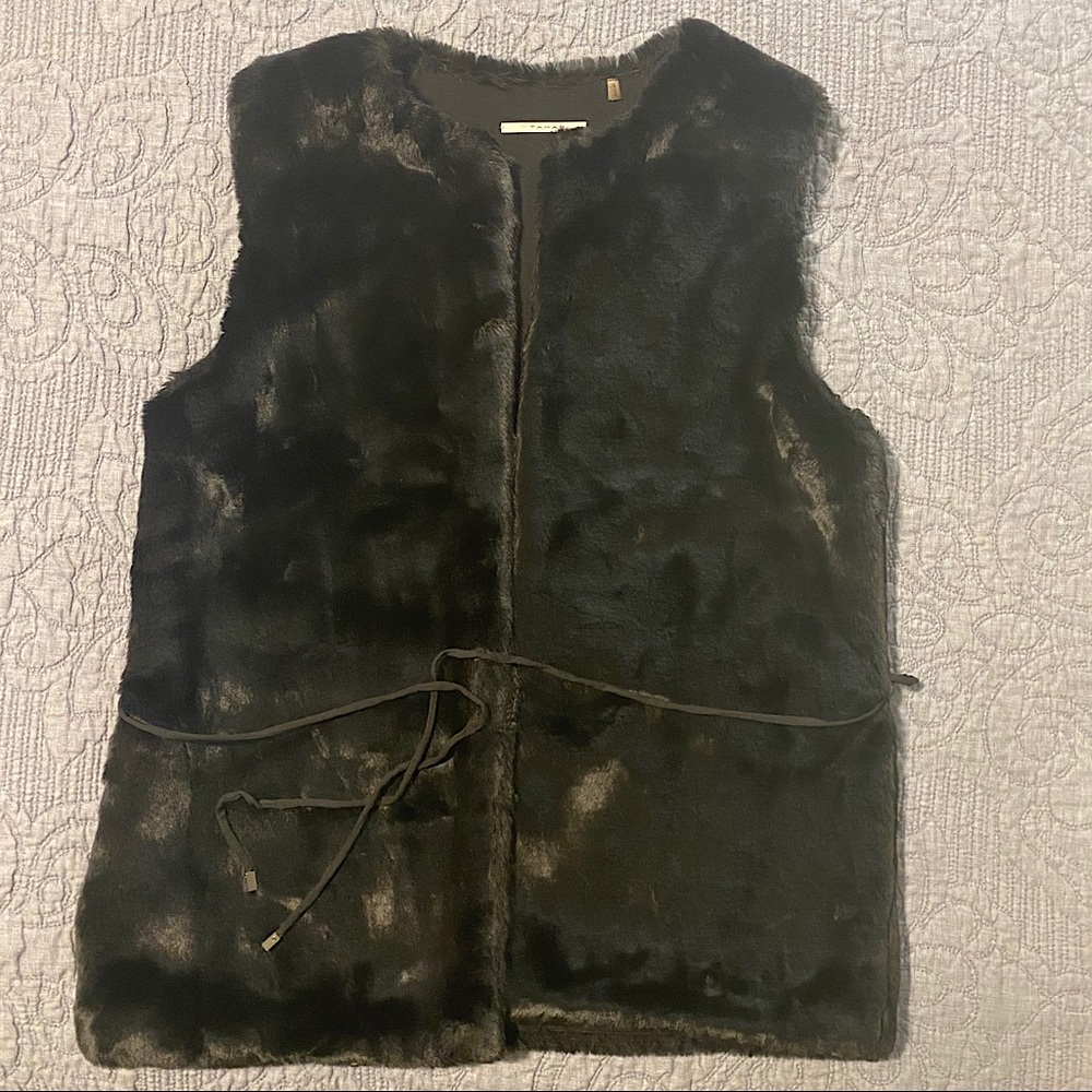 Tahari black faux fur vest